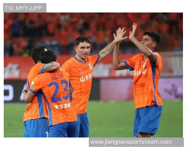 德转消息泰山中卫路易斯洛佩斯自由身加盟西乙阿尔瓦赛特球队